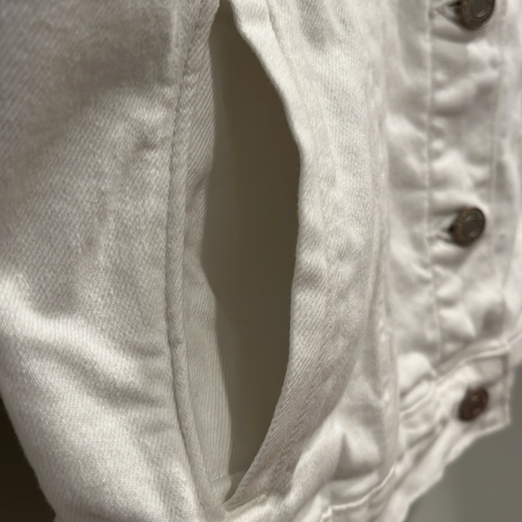 GAP.  Women’s white icon Jean jacket.  Size small.  Denim. - Picture 7 of 14